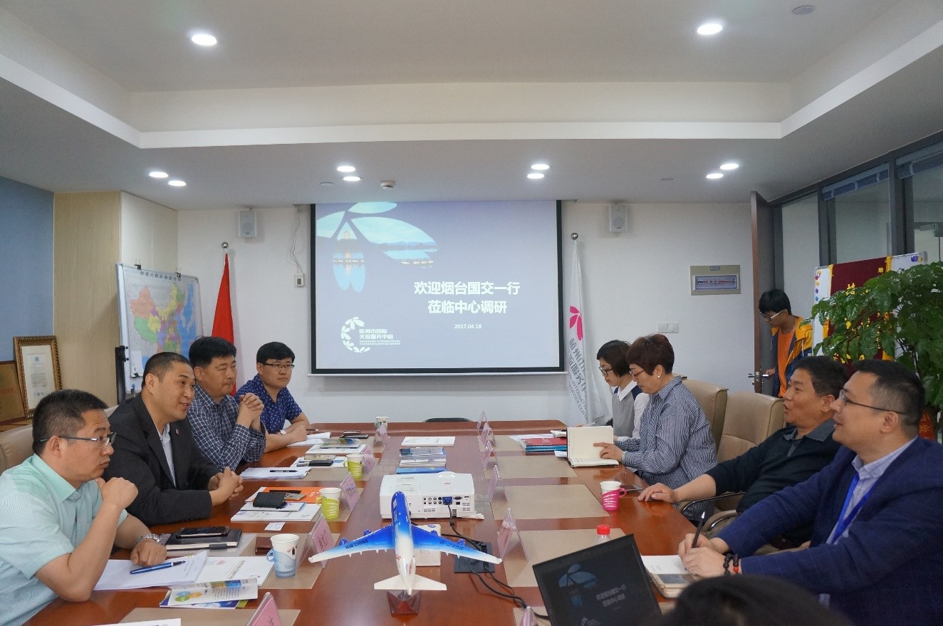 烟台国交刘(左二)一行与市外办孔德胜副(右二),国交中心